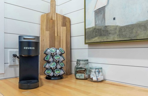 Waco House | Container home with rooftop views and pickleball-The Meadows