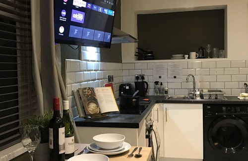 Wigan Apartment | Contemporary 1 bed Studio for Comfy Stay in Wigan