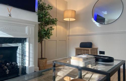 Basildon Apartment | Contemporary 2-Bed House near Basildon Station