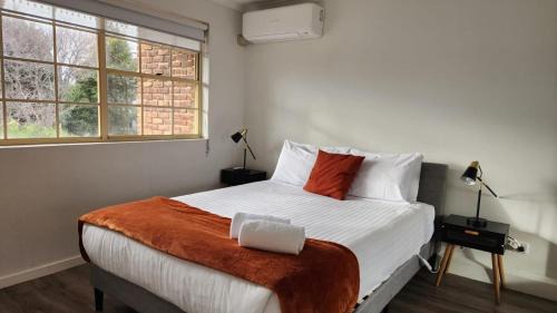 Manuka House | Contemporary 2BR Apt w Free Parking - Hosted by Canstay
