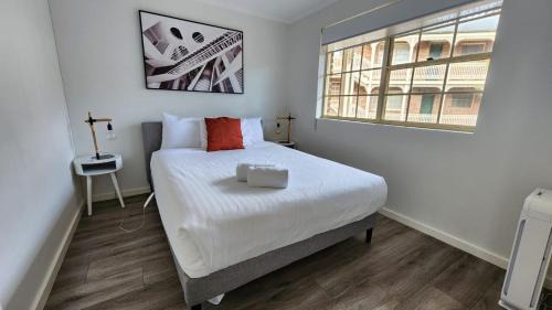 Manuka House | Contemporary 2BR Apt w Free Parking - Hosted by Canstay