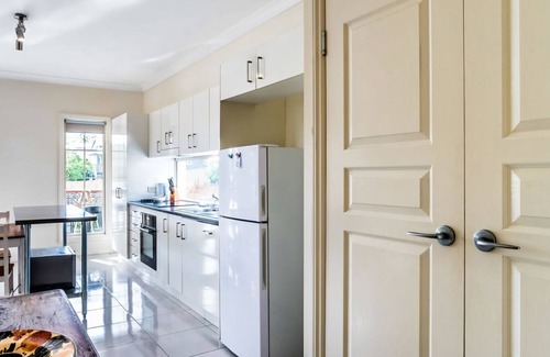 Ashgrove Apartment | Contemporary 2BR Escape Upper Level Sanctuary