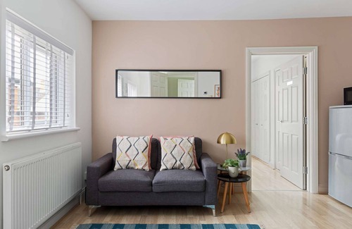 Roath Apartment | Contemporary Apt with Balcony by Black Door Stays