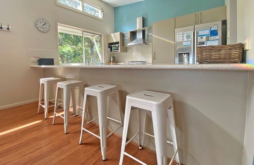 Amity Point House | Contemporary Beach House in waterfront location