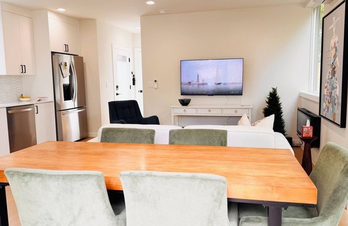 Greenwood House | Contemporary brand new 2-bedroom house in Greenwood area, Seattle with WiFi, AC