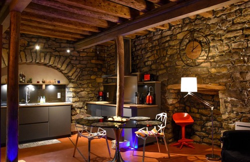 Arbois House | Contemporary cellar in the heart of Arbois KV'O37