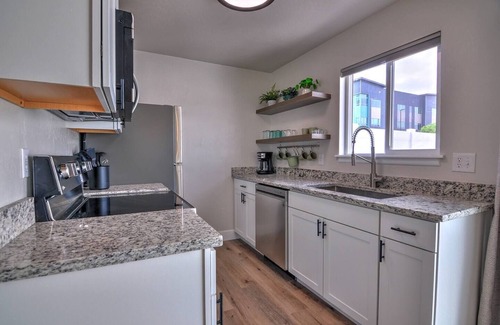 Grand Junction House | Contemporary, Clean 2 BR Townhome w/Private Patio 🐶 Friendly, Fast WiFI👨💻