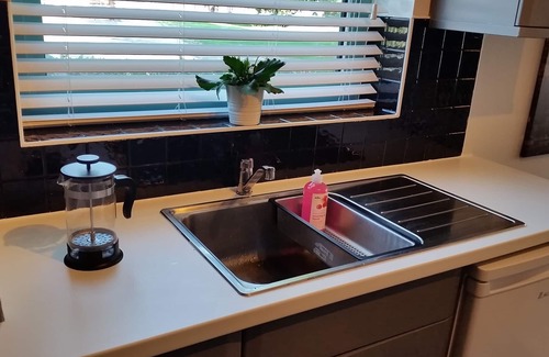 Marston Green Apartment | Contemporary flat minutes from Bham Airport, NEC & Genting Arena