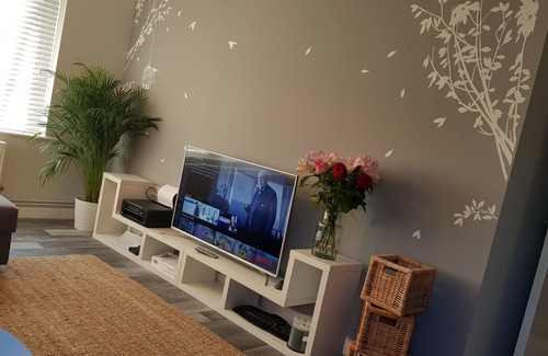 Marston Green Apartment | Contemporary flat minutes from Bham Airport, NEC & Genting Arena