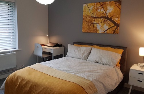 Marston Green Apartment | Contemporary flat minutes from Bham Airport, NEC & Genting Arena