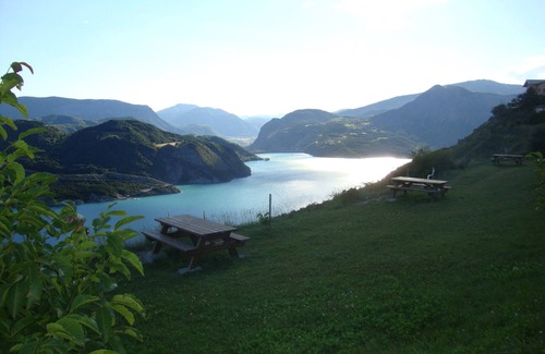 Le Sauze-du-Lac Apartment | contemporary gite between Ubaye and Durance overlooking the Serre Ponçon lake