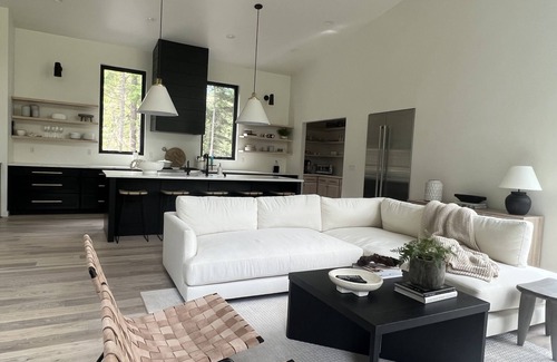 Alyeska House | Contemporary Girdwood Retreat w/Open Concept Living