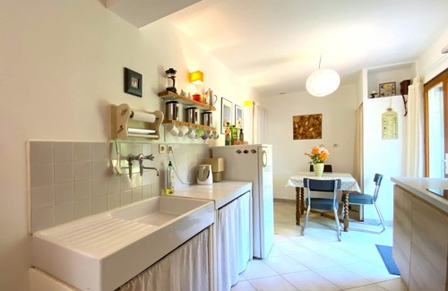 Augreilh House | Contemporary gîte with pool & air con on spacious, peaceful property