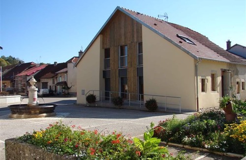 Rebeuville Cottage | Contemporary Gîte with Riverside Terrace, Close to Nature and Neufchâteau Amenities
