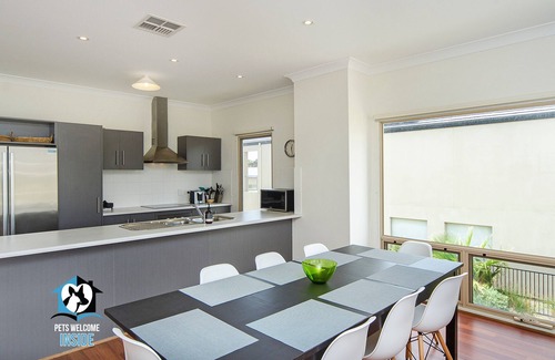 Normanville House | Contemporary Golf Course Frontage 3BRn