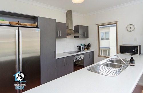 Normanville House | Contemporary Golf Course Frontage 3BRn