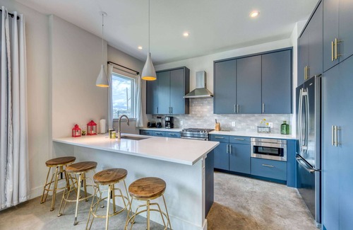 Galindo House | Contemporary Home Centrally Located Near Soco & DT