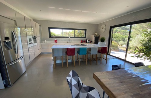 Sollies-Toucas House | Contemporary house 25 minutes from the beach