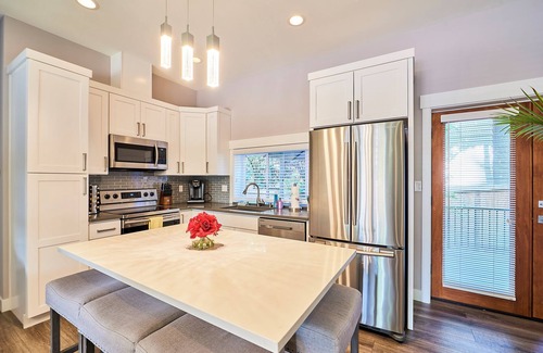 Kirkland Apartment | Contemporary house Kirkland Guest House