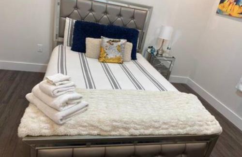 Marion Apartment | Contemporary Luxury 3 Bdr Apt for 6 with Free Parking