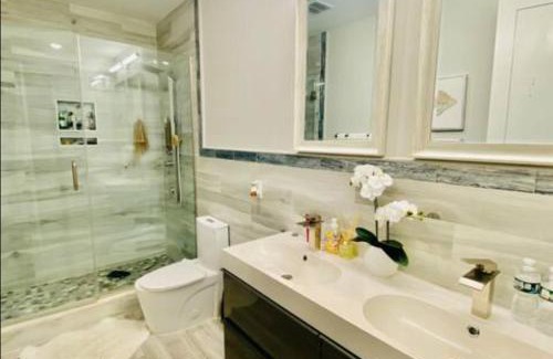 Marion Apartment | Contemporary Luxury 3 Bdr Apt for 6 with Free Parking