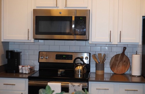 Far North Dallas Apartment | Contemporary Mid-Rise Apartment by Downtown Dallas