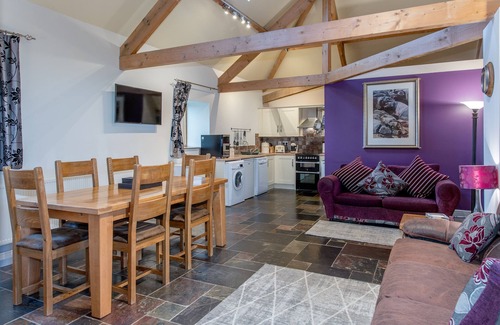 Horton House | Contemporary, modern barn conversion with private hot tub