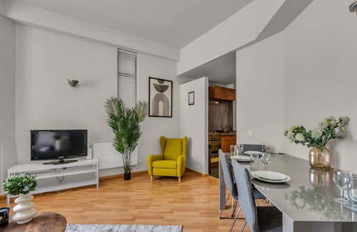 Bunhill Apartment | Contemporary One Bedroom Apartment in City Road, London by MySquare