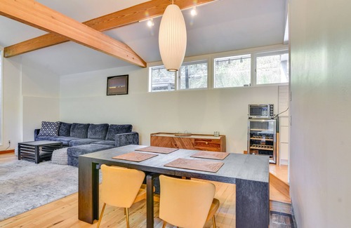 Sylvan-Highlands House | Contemporary Portland Retreat w/Forest Views