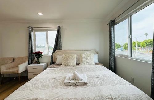 Los Angeles House | Contemporary Private Room 7