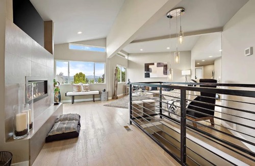 Bryn Mawr-Skyway House | Contemporary Seattle View Home