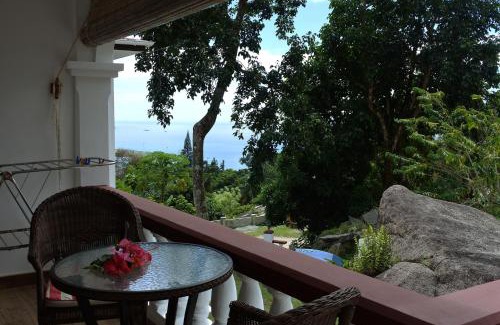 Zig Zag Ward Apartment | Contemporary studio with sea view in Mahé, 56m² + terrace