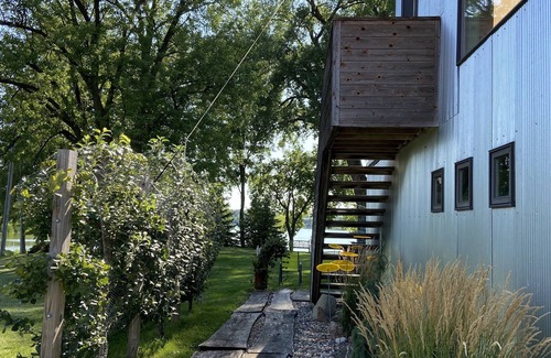 Victor Villa | Contemporary Urban Loft Accommodations On A Private Lakeside Setting!
