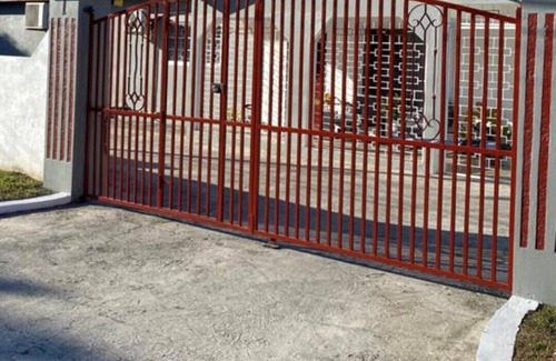 Havendale House | Contemporary Vacation Rental in Havendale, Kgn