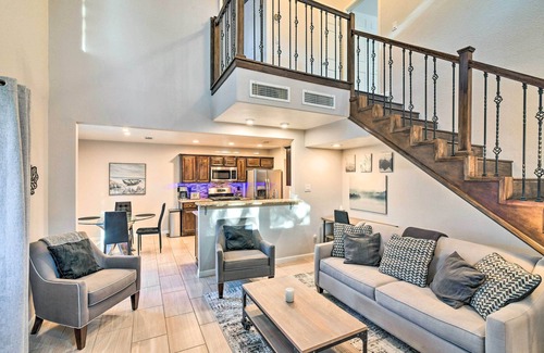 Las Vegas House | Contemporary Vegas Townhome w/Community Pool