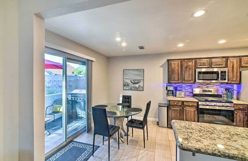 Las Vegas House | Contemporary Vegas Townhome w/Community Pool