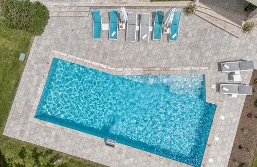 Kringa Villa | Contemporary Villa Nada with Pool and Sauna
