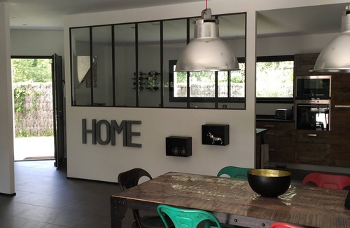 Leognan Villa | CONTEMPORARY VILLA WITH HEATED POOL IN A QUIET LOCATION