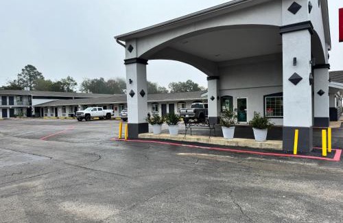 Nacogdoches Hotel | Continental Inn and Suites Nacogdoches TX SFA University Downtown