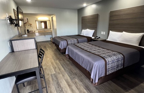 Nacogdoches Hotel | Continental Inn & Suites Nacogdoches TX/SFA University/Downtown
