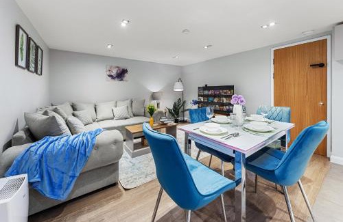 Shaftesbury Apartment | Contractor & Family Friendly, Central London Access, Mini Bar, AC