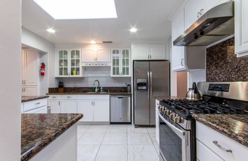 Sherwood Forest and Thistle Development House | Convenience Location! Only 2.5 miles to Disneyland, 13 miles to Huntington Beach
