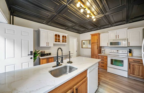 Gulph Mills House | Convenience, Space, and Charm!