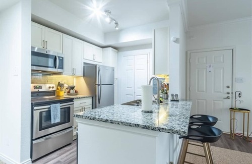 Valley Ranch Apartment | Convenient 1BR King Suite Pool, Gym & Parking 03