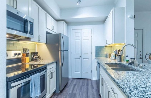Valley Ranch Apartment | Convenient 1BR King Suite Pool, Gym & Parking 03