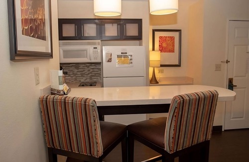 Vance Jackson Apartment | Convenient Accommodation w/Fully-equipped Kitchen! A 7-minute drive to UTSA!