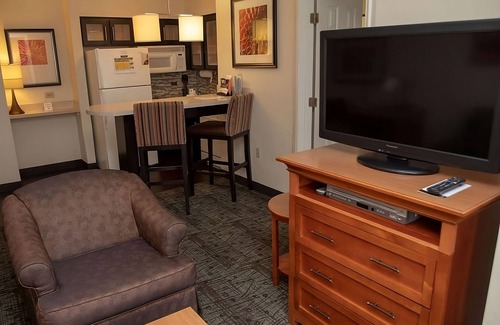 Vance Jackson Apartment | Convenient Accommodation w/Fully-equipped Kitchen! A 7-minute drive to UTSA!