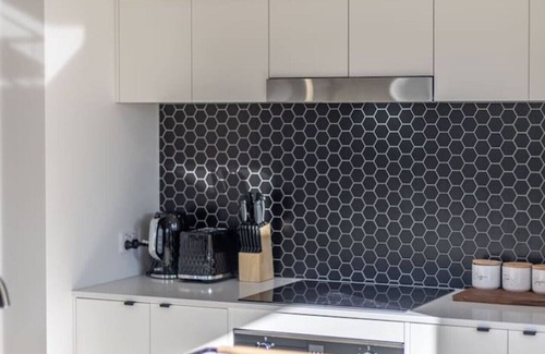 Greenbank House | Convenient Brandnew 4 Beds House, 5 mins to mall