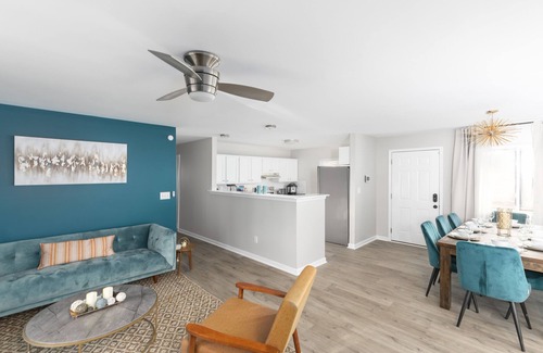 Crestline Heights House | Convenient| Business and Family Friendly Home