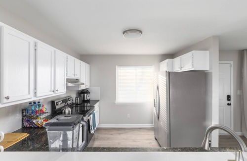 Crestline Heights House | Convenient| Business and Family Friendly Home